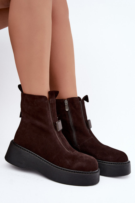 Stivaletti in faux suede con plateau isolati D&A CR62-3448 in colore cioccolato