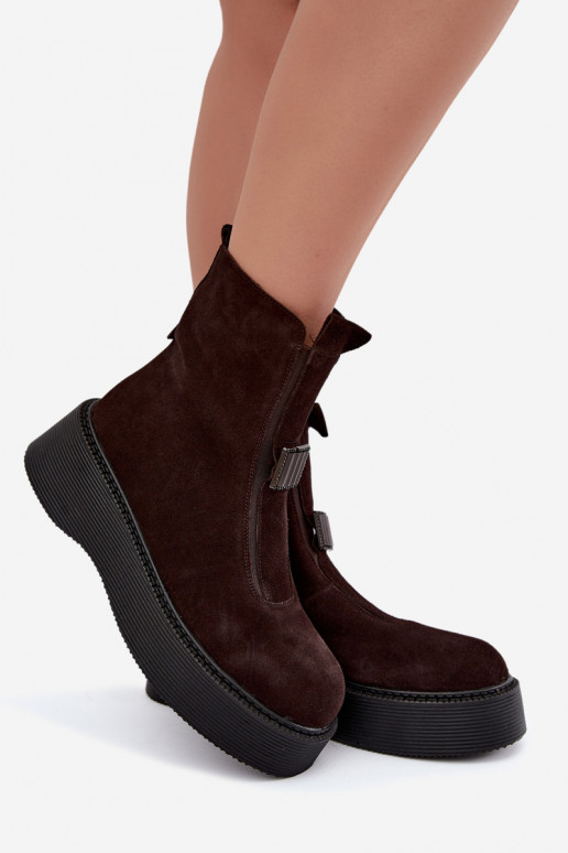 Stivaletti in faux suede con plateau isolati D&A CR62-3448 in colore cioccolato