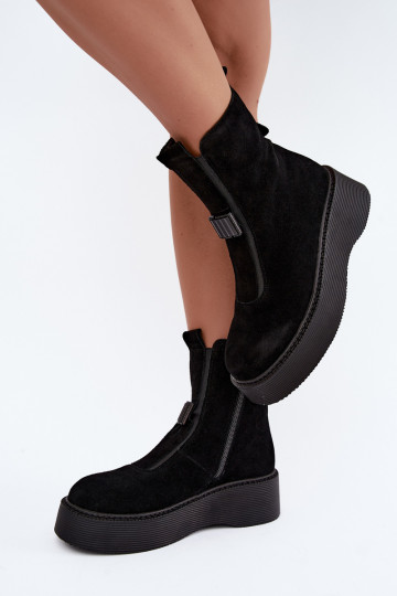 Stivaletti in faux suede con plateau isolati D&A CR62-3448 in colore nero