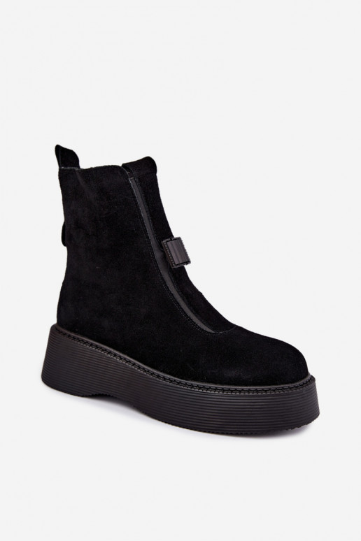 Stivaletti in faux suede con plateau isolati D&A CR62-3448 in colore nero