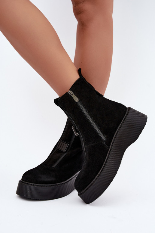 Stivaletti in faux suede con plateau isolati D&A CR62-3448 in colore nero