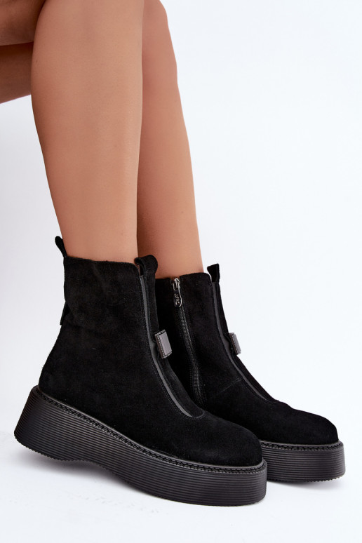 Stivaletti in faux suede con plateau isolati D&A CR62-3448 in colore nero
