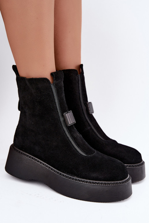 Stivaletti in faux suede con plateau isolati D&A CR62-3448 in colore nero