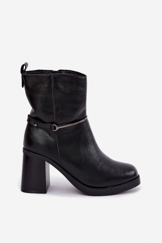Stivaletti in pelle da donna isolati con tacchi e tacchi decorati in nero Gracelle