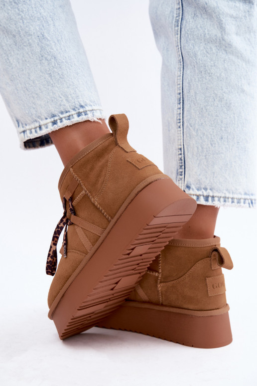 Stivali da neve in finta suede marrone con piattaforma e dettagli eleganti GOE UU2N4920