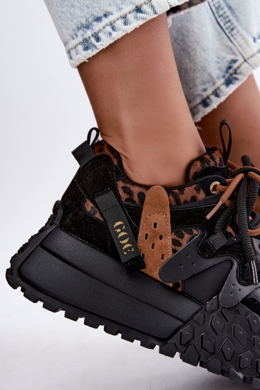 Sneakers nere in finta suede con piattaforma e dettagli in stampa leopardata GOE UU2N4017