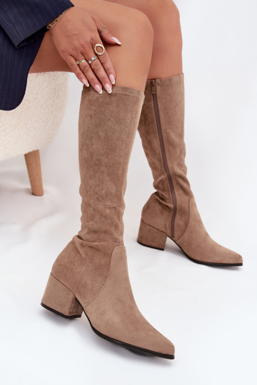 Stivali alti da donna con tacco basso in suede sintetico color sabbia Sergio Leone KZ212