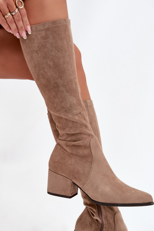 Stivali alti da donna con tacco basso in suede sintetico color sabbia Sergio Leone KZ212