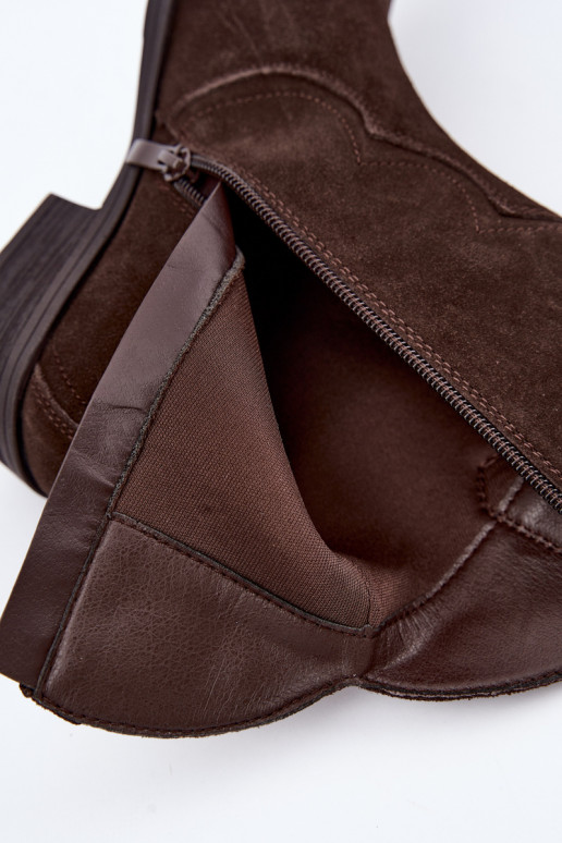 Stivali cowboy in suede color cioccolato con tacco basso Delsa
