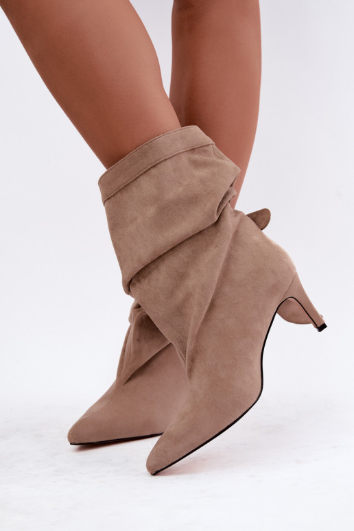 ankle boots slip-on con tacchi sottili e cinturini in colore sabbia Soreya