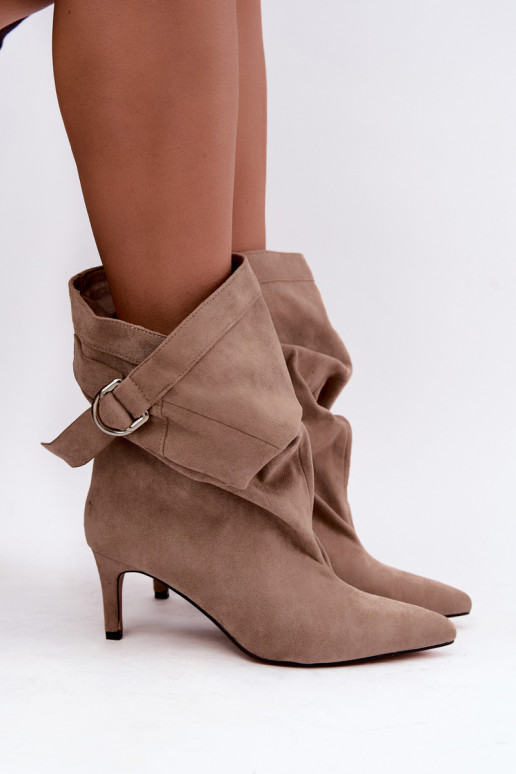 ankle boots slip-on con tacchi sottili e cinturini in colore sabbia Soreya