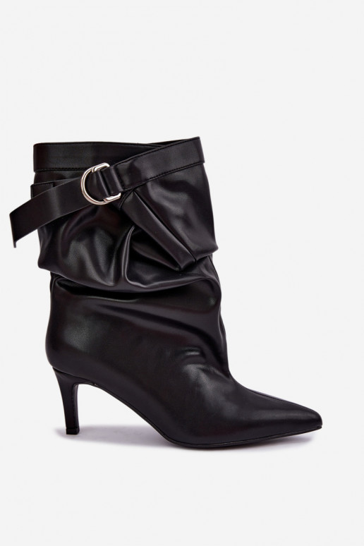 ankle boots slip-on con tacchi sottili e cinturini in colore nero Soreya