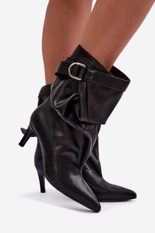 ankle boots slip-on con tacchi sottili e cinturini in colore nero Soreya