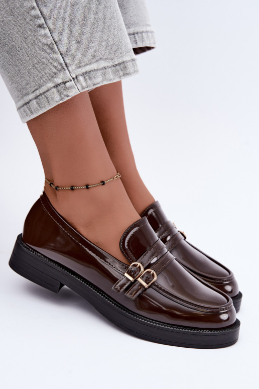 Mocassini color cioccolato da donna con cinturini Perline