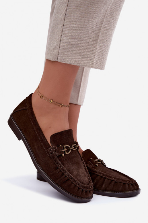 mocassini in suede con volantini e decorazione Vinceza 31718 in colore cioccolato