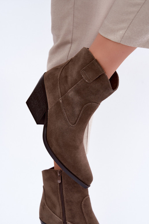 Stivaletti in camoscio khaki in stile cowboy con tacco Tirabelle