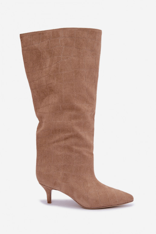 Stivali beige sopra il ginocchio con dettagli in rilievo e tacchi Cazelle