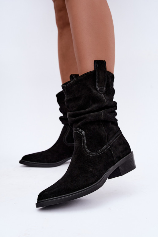 Stivaletti in stile cowboy neri in suede sintetico isolati Sergio Leone BT-16