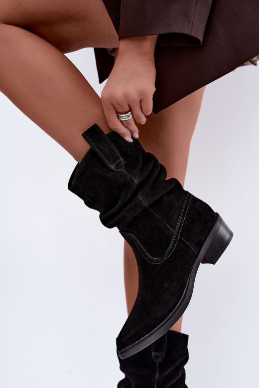 Stivaletti in stile cowboy neri in suede sintetico isolati Sergio Leone BT-16