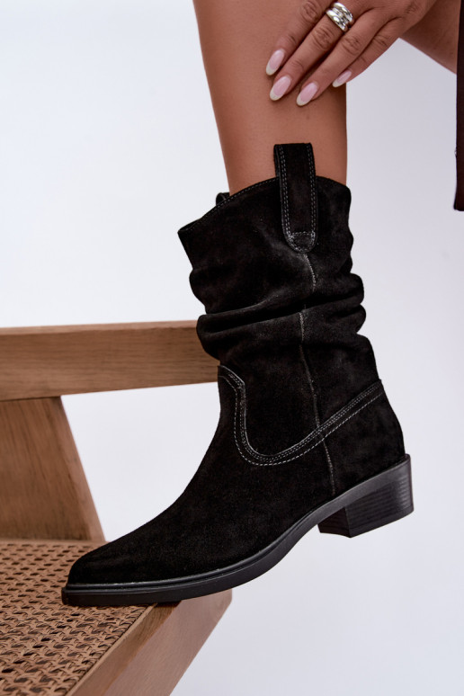 Stivaletti in stile cowboy neri in suede sintetico isolati Sergio Leone BT-16