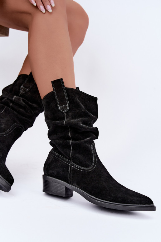 Stivaletti in stile cowboy neri in suede sintetico isolati Sergio Leone BT-16