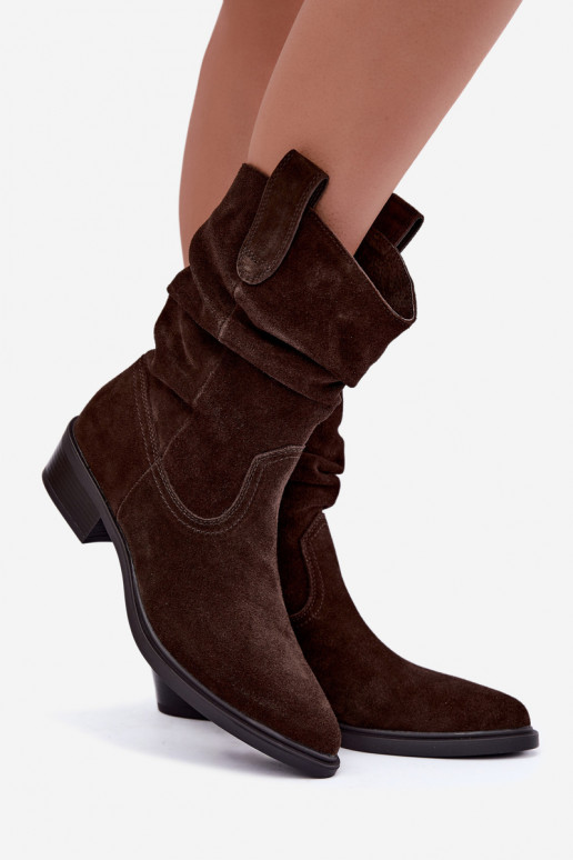Stivaletti in stile cowboy marroni in suede sintetico isolati Sergio Leone BT-16