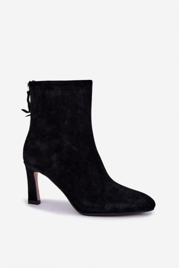 Stivali in suede neri isolati con tacco Vinceza 67024