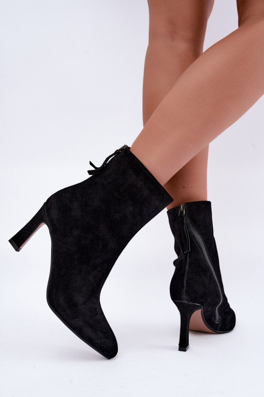Stivali in suede neri isolati con tacco Vinceza 67024