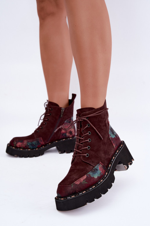 Stivali in suede bordeaux isolati con lacci e motivi floreali Artiker 59C0248
