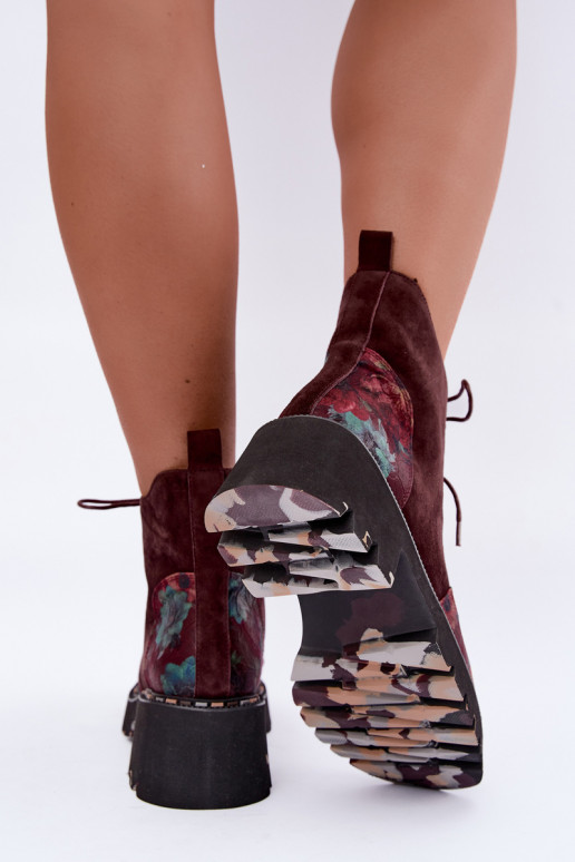Stivali in suede bordeaux isolati con lacci e motivi floreali Artiker 59C0248