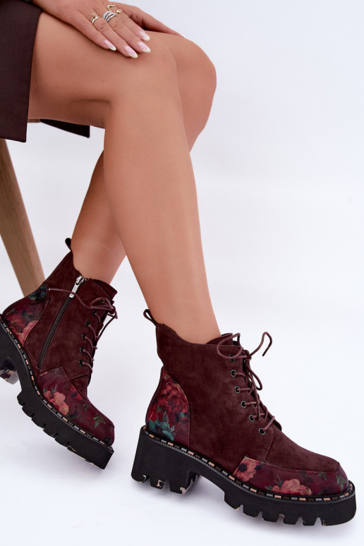 Stivali in suede bordeaux isolati con lacci e motivi floreali Artiker 59C0248