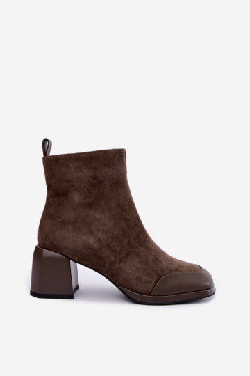 Stivali in suede chaki isolati con tacco Artiker 59C1297 2