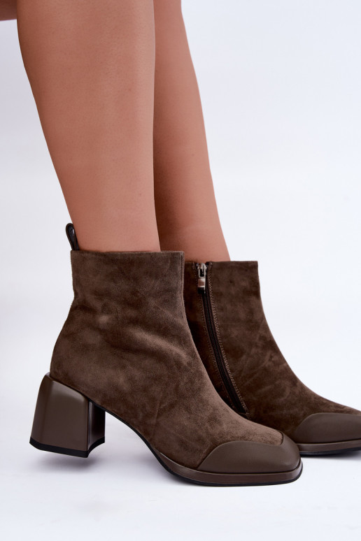 Stivali in suede chaki isolati con tacco Artiker 59C1297