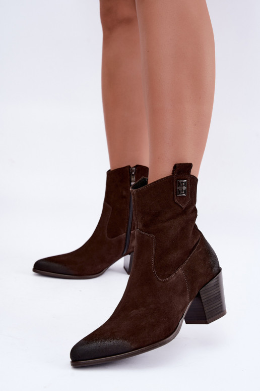 Stivaletti isolati da donna in stile cowboy con tacco in suede naturale Zazoo 60603