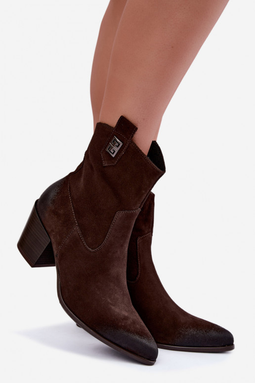 Stivaletti isolati da donna in stile cowboy con tacco in suede naturale Zazoo 60603