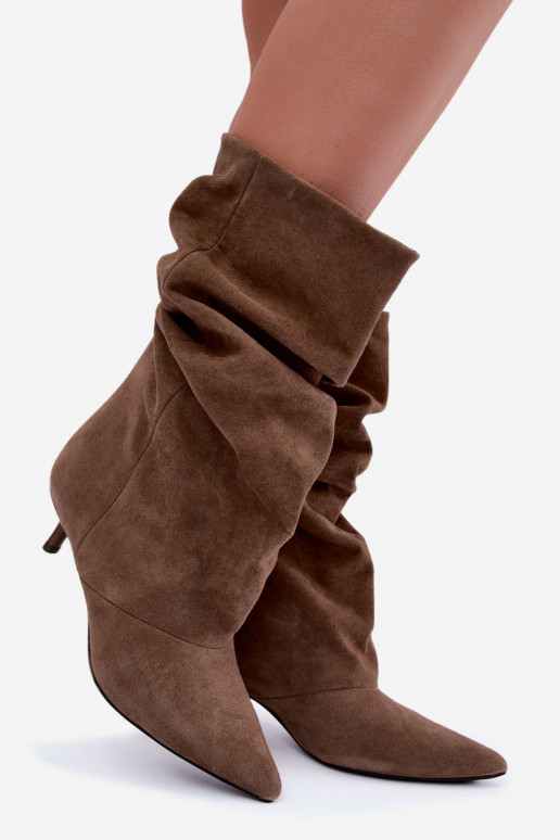 stivaletti slip-on con tacco in suede sintetico di colore khaki Cindrelle