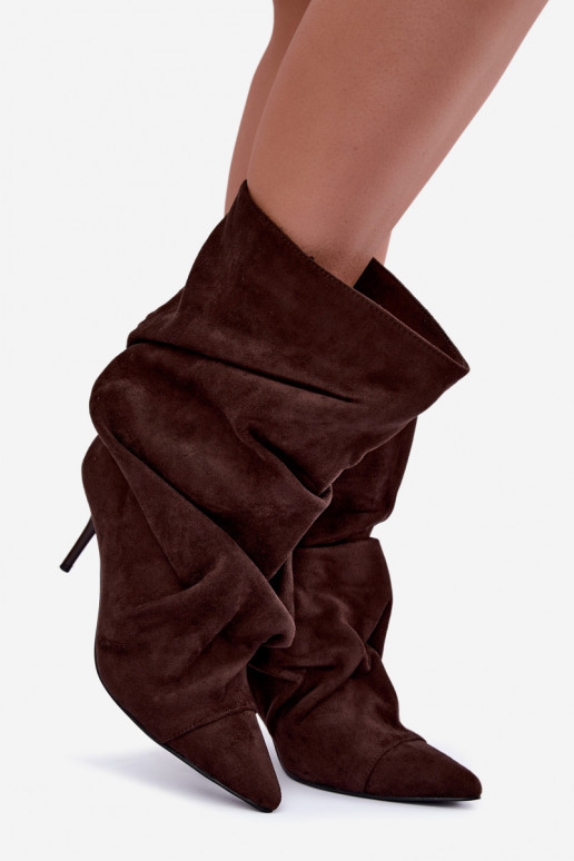 stivaletti slip-on stropicciati e caldi con tacco sottile in colore cioccolato Greselle