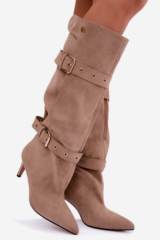 stivali alti slip-on con tacco sottile, cinturini e fibbie in colore sabbia Isabeau