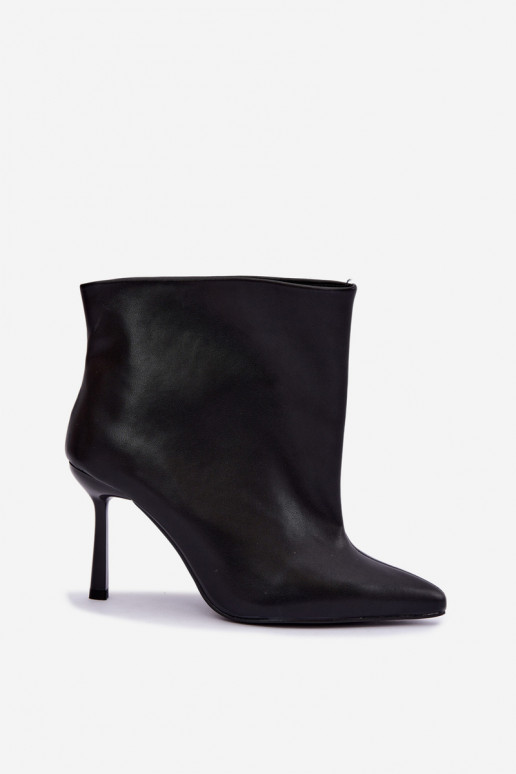 Stivaletti slip-on con tacco sottile in pelle sintetica nera Kamea