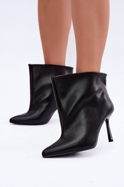 Stivaletti slip-on con tacco sottile in pelle sintetica nera Kamea