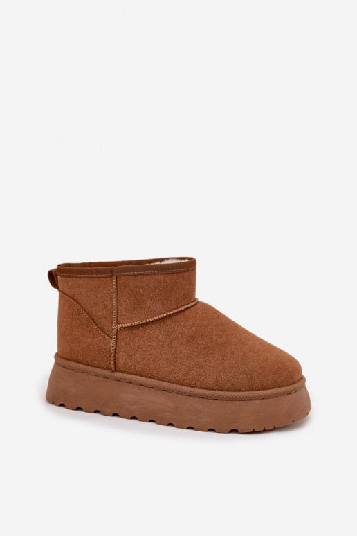 Scarpe color sabbia con accenti neri e suola spessa