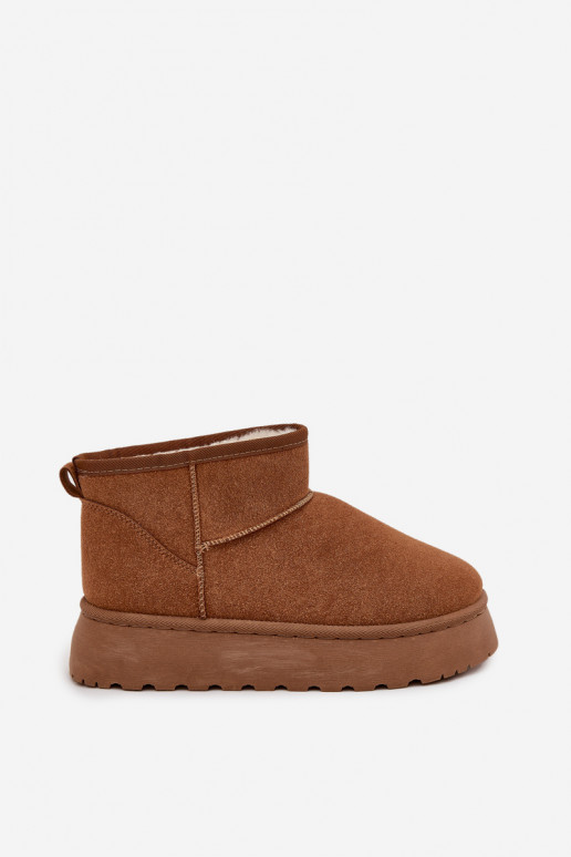 Scarpe color sabbia con accenti neri e suola spessa
