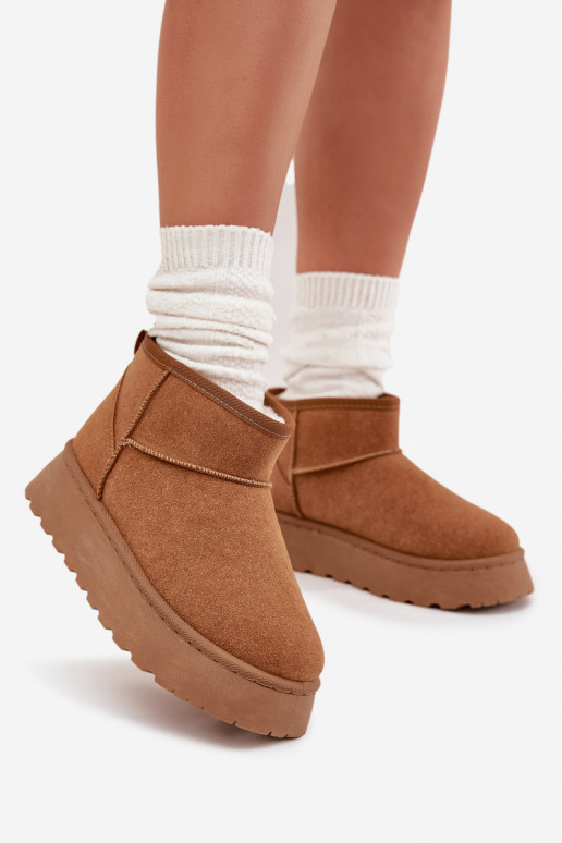 Scarpe color sabbia con accenti neri e suola spessa