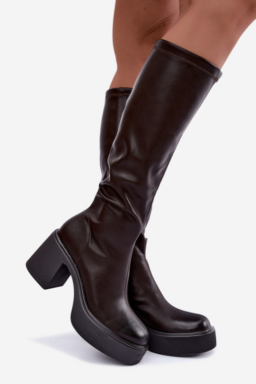 Stivali alti da donna con piattaforma e tacco in pelle sintetica color cioccolato Nesalie