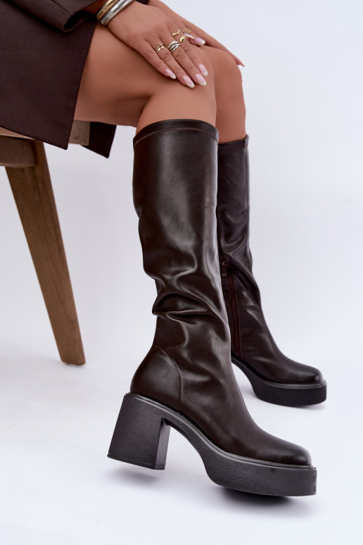 Stivali alti da donna con piattaforma e tacco in pelle sintetica color cioccolato Nesalie
