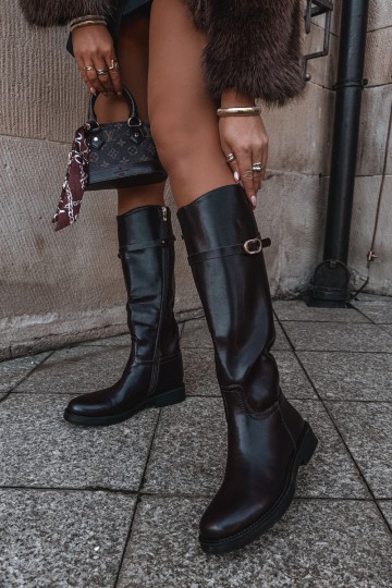 Stivali alti da donna con tacchi larghi e cinturini con fibbie color cioccolato Sylvena