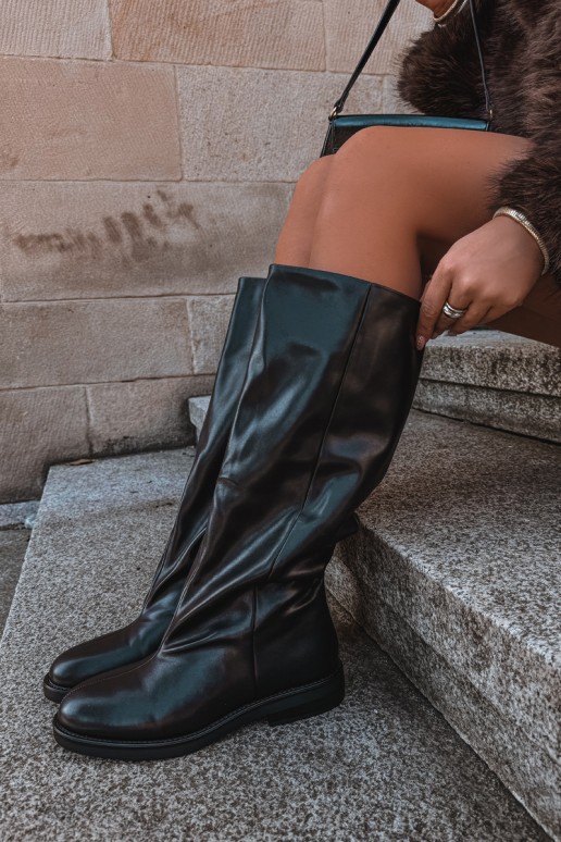 Stivali alti slip-on con tacchi larghi in nero Pavellea
