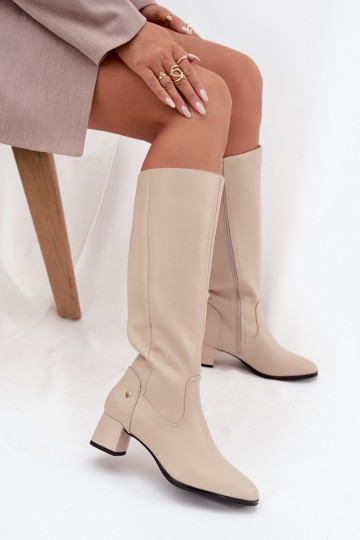 Stivali beige imbottiti da donna sopra il ginocchio in pelle con tacchi