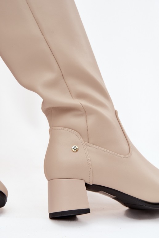 Stivali beige imbottiti da donna sopra il ginocchio in pelle con tacchi