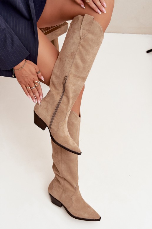 Stivali lunghi cowboy imbottiti con tacco in suede sintetico color sabbia Jovianne